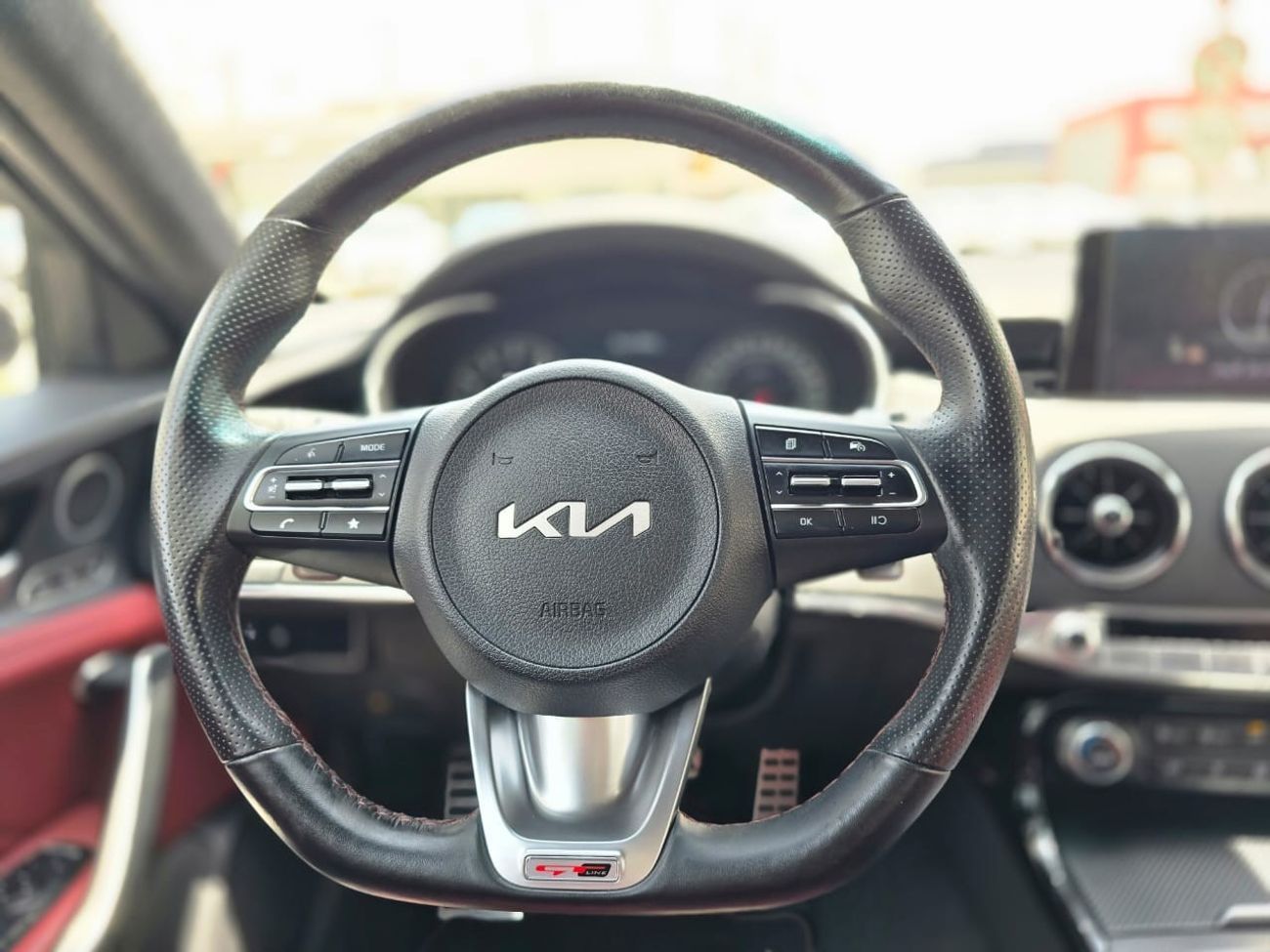 كيا ستينجر Std 2.0L Sportback V4 fully loaded GCC UNDER WARRANTY AND SERVICE CONTACT