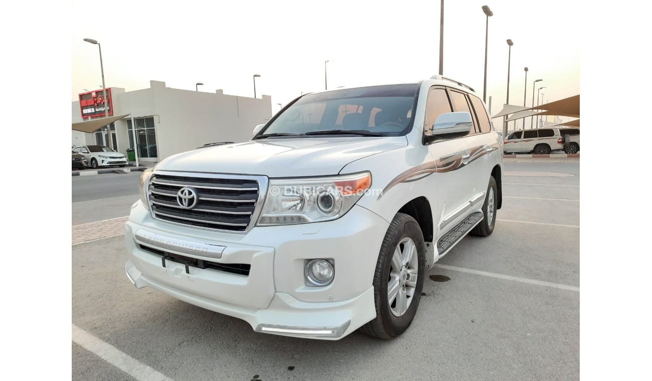 تويوتا لاند كروزر تويوتا لاندكروزر 2013 V8 في اكس ار فل اوبشن بحالة ممتازة للبيع