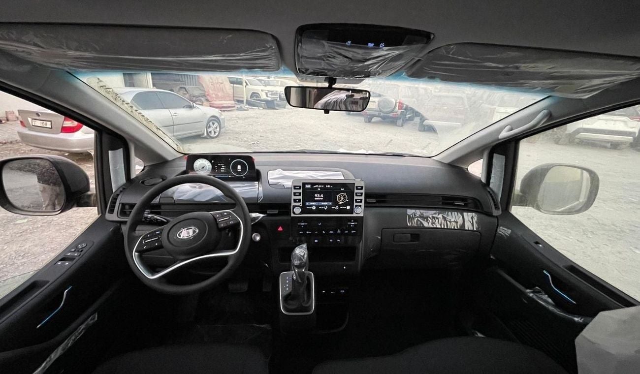 Hyundai Staria HYUNDAI STARIS 3.5 V6 PETROL 11 STR 2025 MODEL