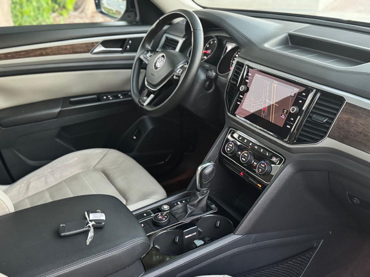 Volkswagen Teramont R-Line 3.6L VOLKSWAGEN TERAMONT 2019 GCC R LINE V6 FULL OPTIONS 7 SEATER WITH ONE YEAR DEALER WARRAN