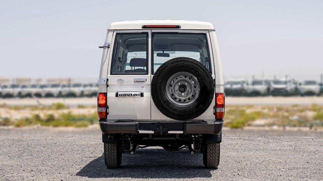 تويوتا لاند كروزر 70 LC 78 HARDTOP 2.8L MT Lc 78 hard top 3 door AT 2.8L