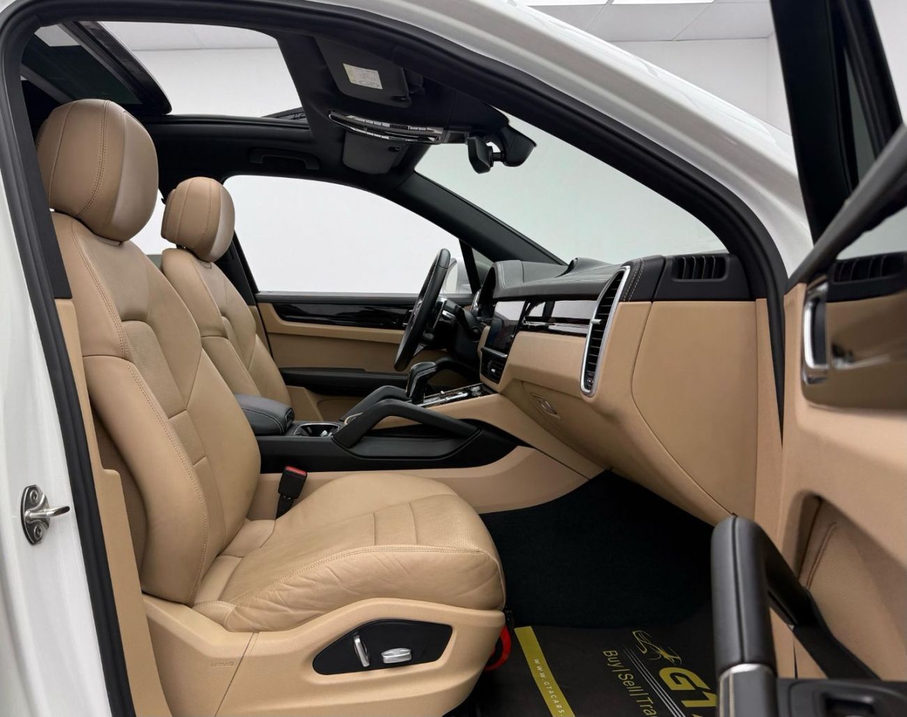 Porsche Cayenne Std 3.0L (340 HP) 2018 Porsche Cayenne, Warranty, Sport Chrono Package, Excellent Condition, GCC