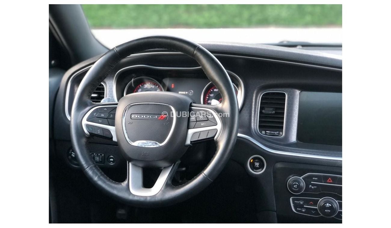 دودج تشارجر R/T رود تراك موديل 2016 السياره حاله ممتازه من الداخل والخارج كراسي جلد ومثبت سرعه وتحكم كهربي كامل 