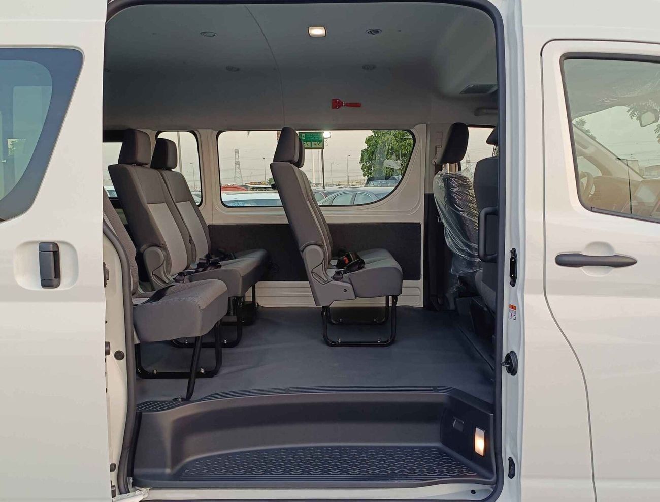 Toyota Hiace DX / 3.5L V6 PETROL / M/T SNGLE HEATER/ 13 SEATER / NEW SHAPE (CODE # HIGHROOFDX)