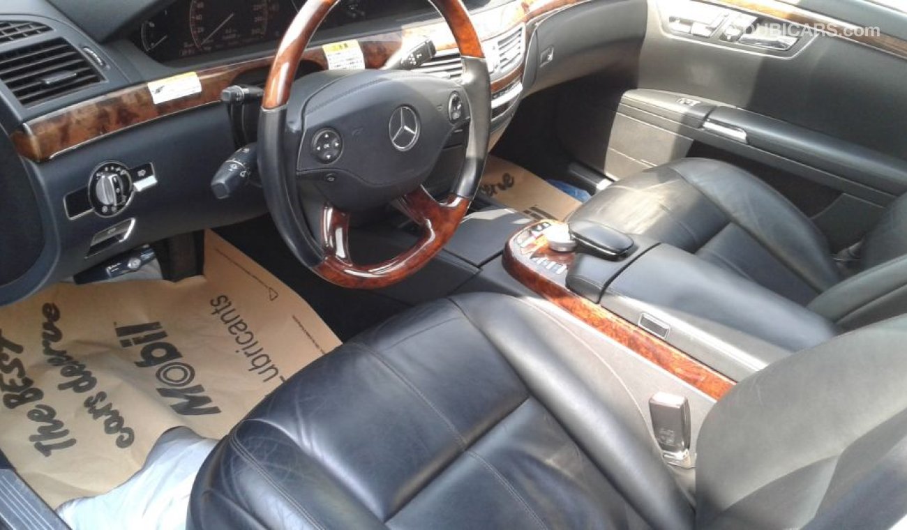 Mercedes-Benz S 550 . GCC specs. FiUll option. Very clean 3.5 SL
