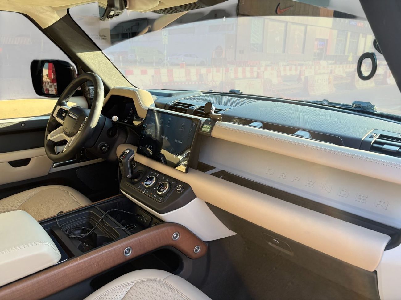 Land Rover Defender P400 90 HSE 3.0L (5 Seater) I6 TURBO A/T | 2021 | GCC SPECS | AED 3,200 per month