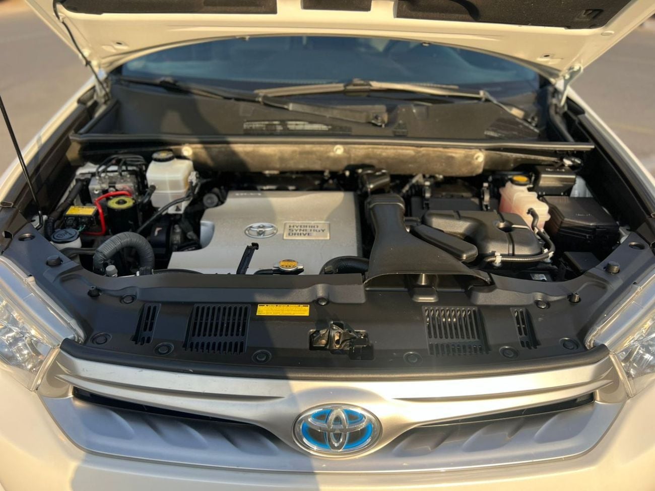 Toyota Highlander  2013 Toyota Highlander Hybrid 3.5L V6 - Rear Camera Leather Seat - Sunroof