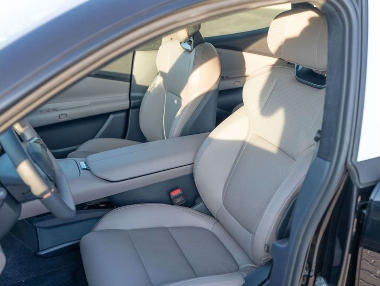 لينك أند كو Z10 2024 LYNK & CO Z10 MAX - BLACK inside BROWN | Export Price