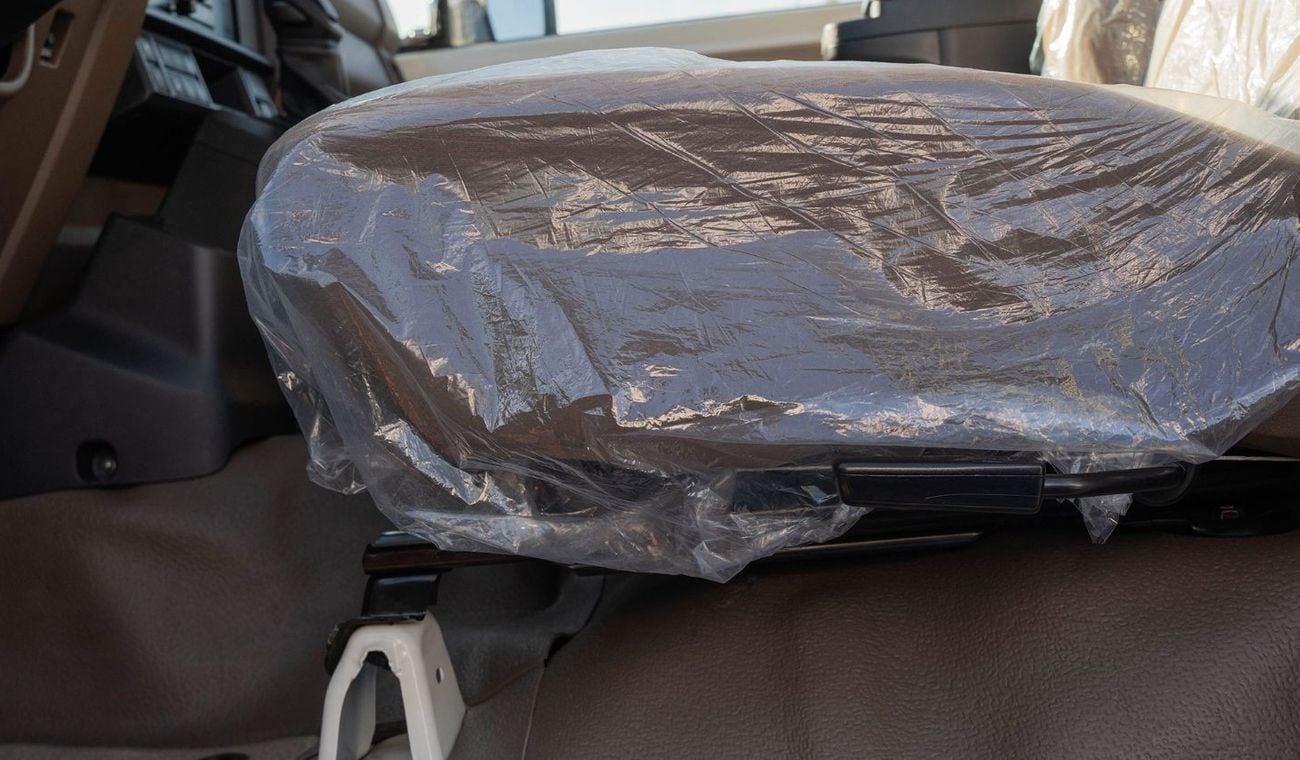 Toyota Land Cruiser Pick Up 2025 Toyota Land Cruiser LC 79 4.0L SC AT Petrol Basic w/ Fridge (White)