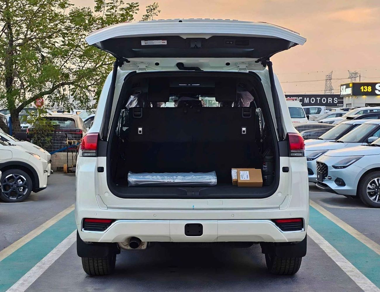 Toyota Land Cruiser VX /4.0L PETROL V6 /RADAR /BIG DVD/JBL SPEAKERS / REAR ENTERTAINMENT DVD /MID OPTION (CODE#VX4MA)