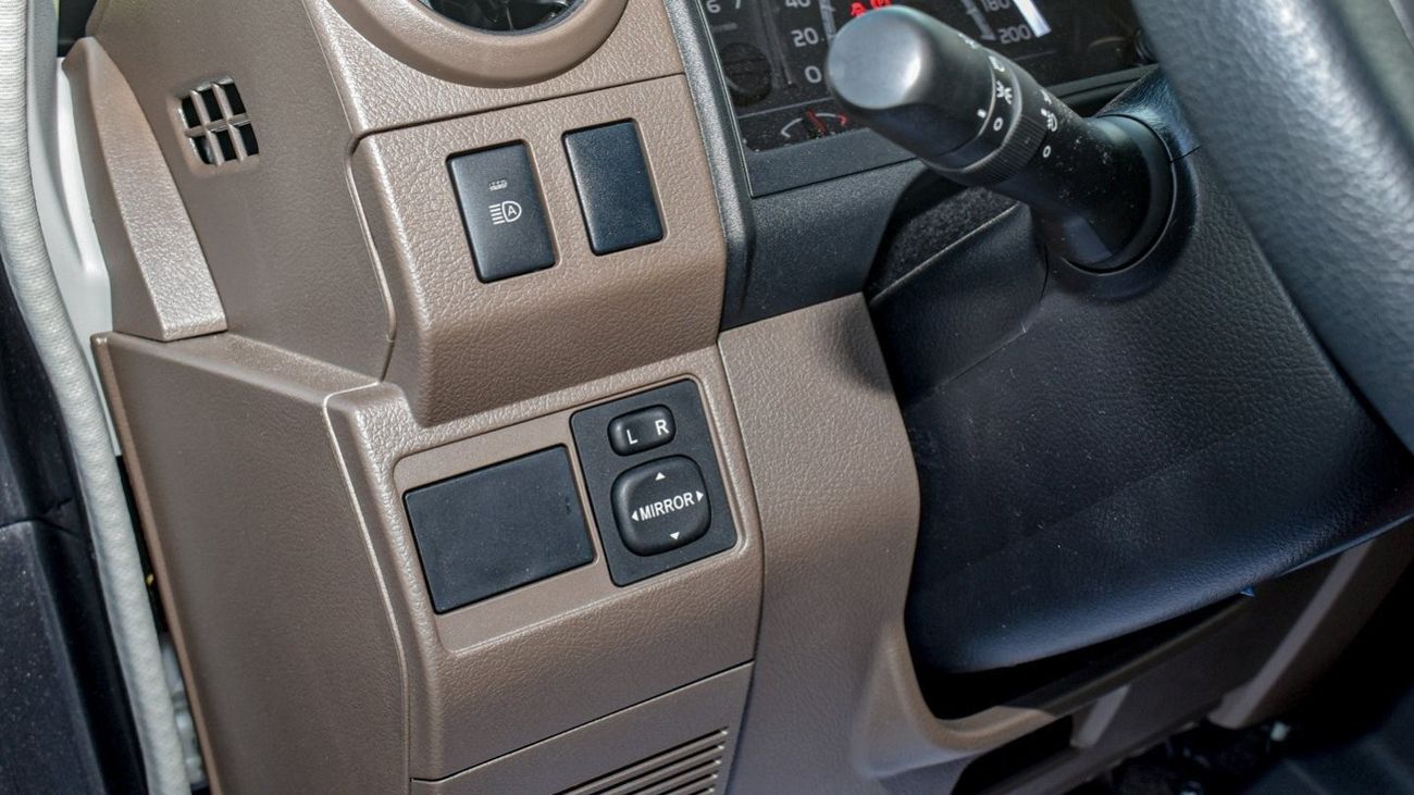 Toyota Land Cruiser 70 LX 4.0L V6 A/T