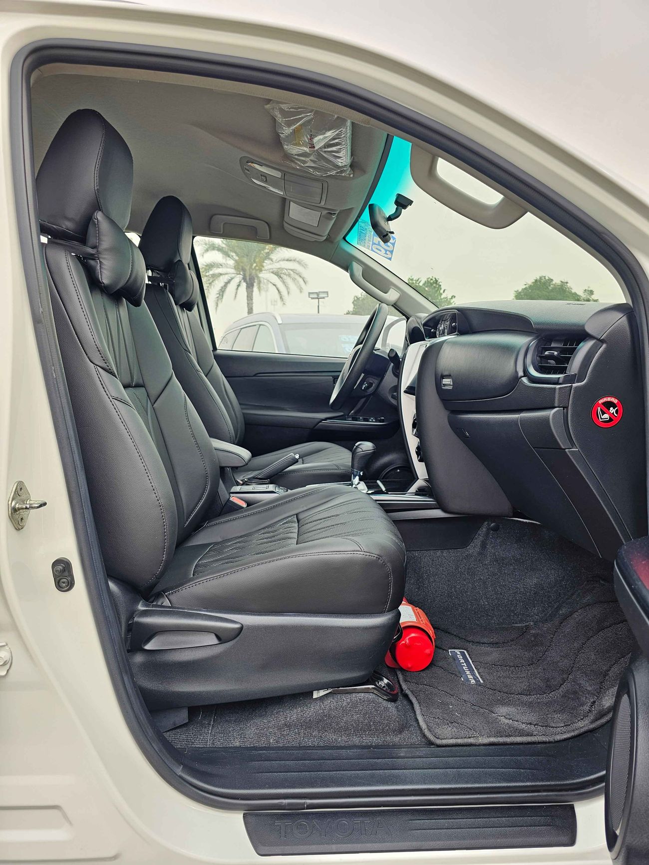 Toyota Fortuner EXR / V4/ 4WD/ DVD REAR CAMERA/ LEATHER SEATS/ ORG MILEAGE/ 1189 MONTHLY /LOT#98021