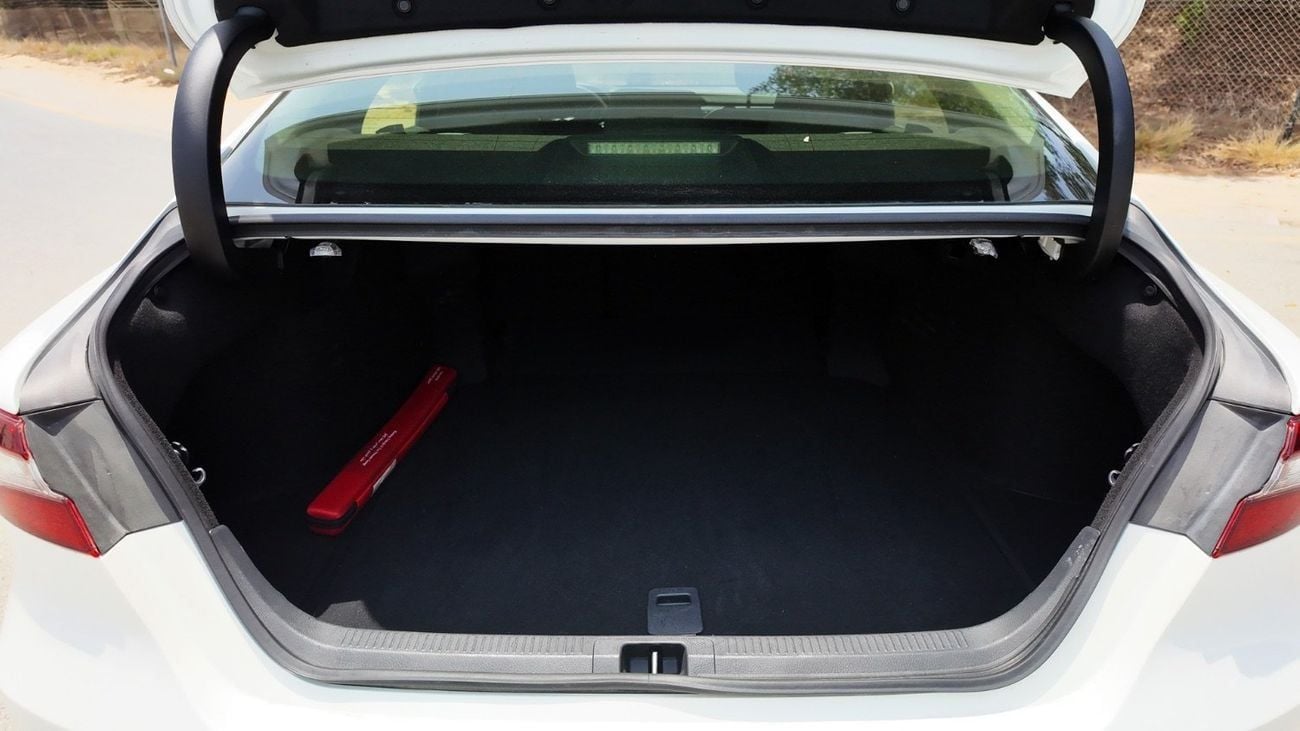 Toyota Camry LE 2.5L (176 HP) | Agency Warranty | Complete Service History | Zero Downpayment Support