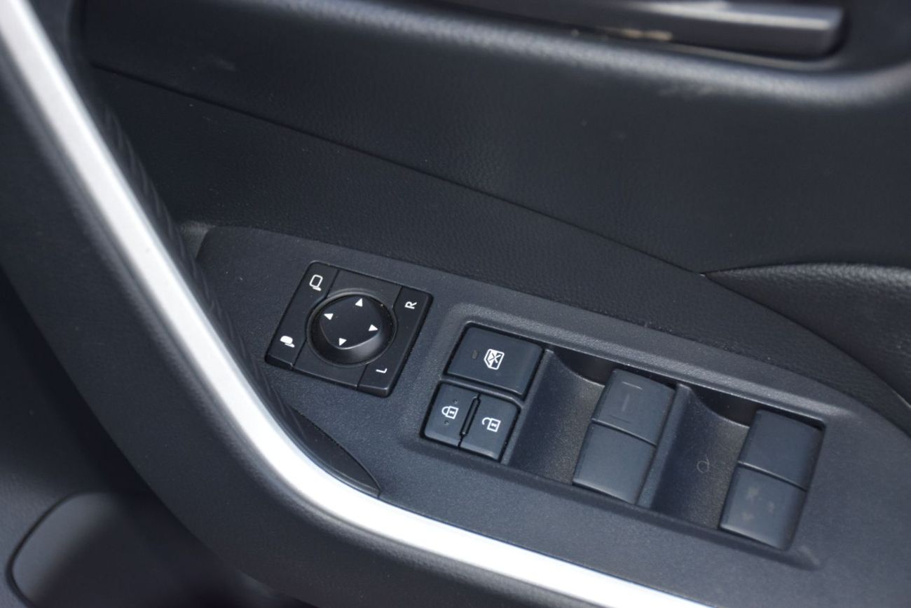 تويوتا راف ٤ LE 2.0L FWD