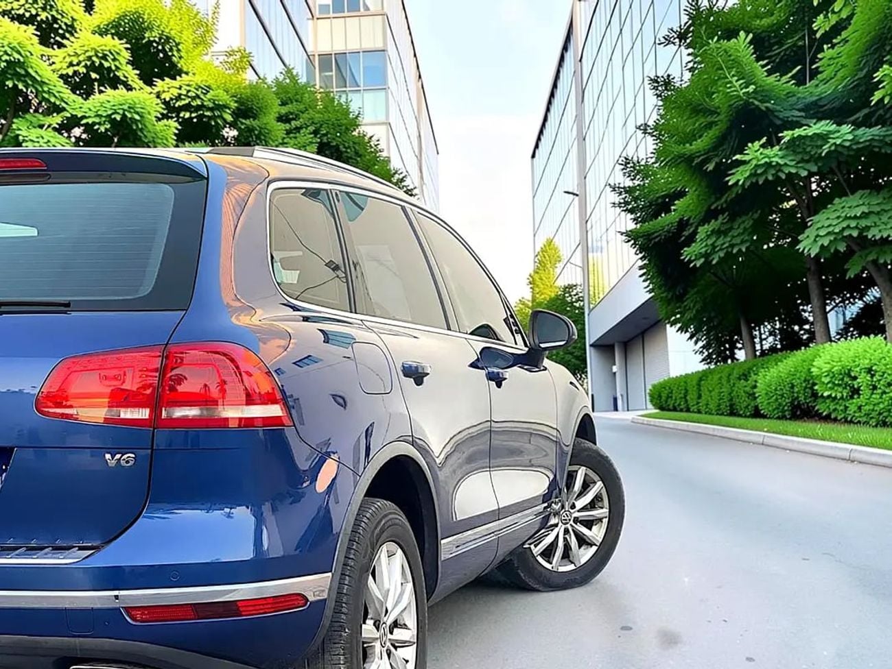 Volkswagen Touareg 1,005 P.M | SEL | GCC Specs | Pristine Condition