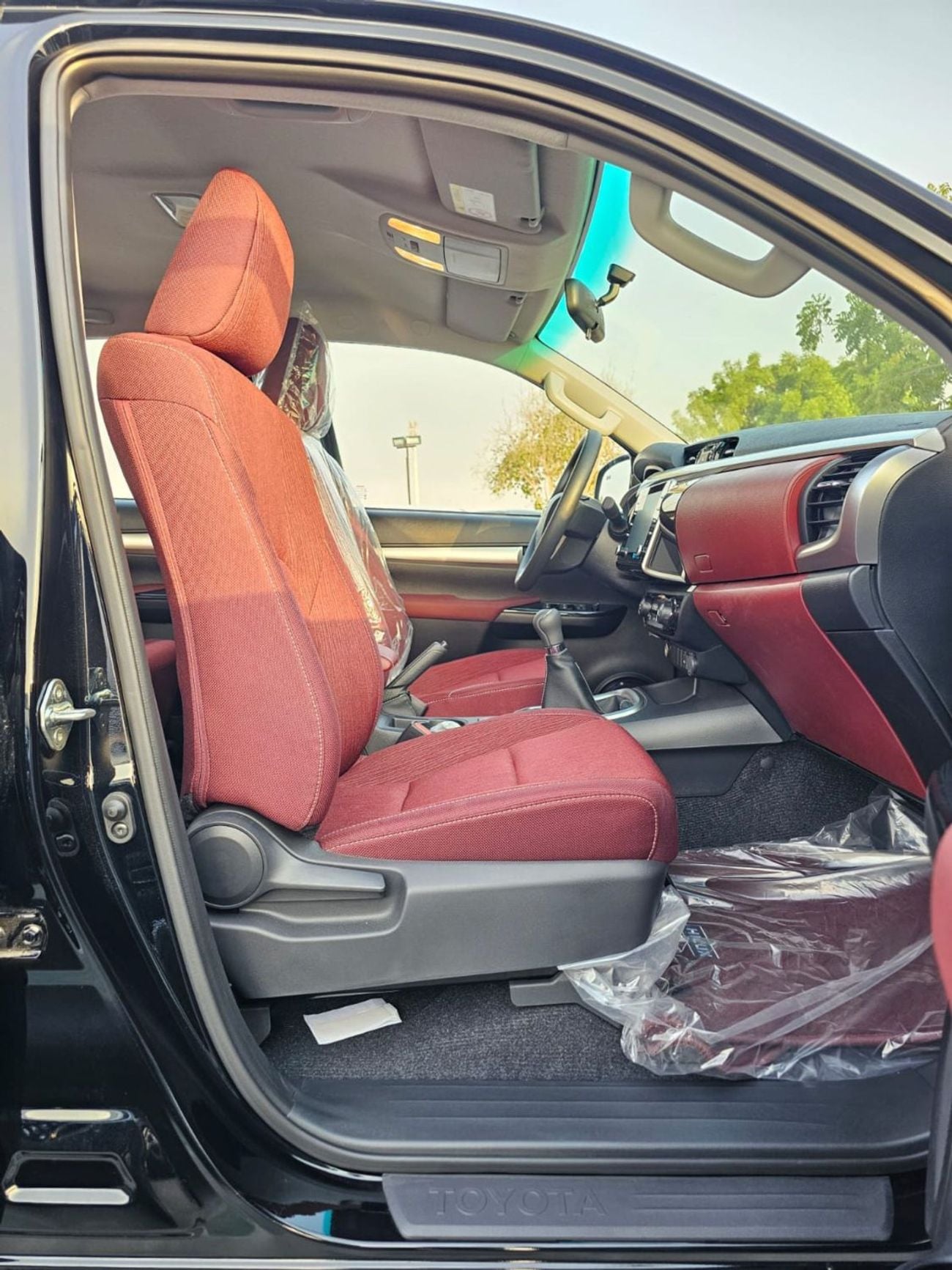 Toyota Hilux SR5 WIDE BODY DOUBLE CABIN || FULL OPTION  | PUSH START| WITHOUT DIFF-LOCK | PETROL M/T 2.7L V4 4WD