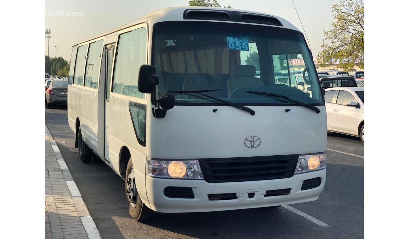 Toyota Coaster 4.2L Diesel, Automatic Door, Clean Interior and Exterior, SPÉCIALEMENT POUR LE CONGO, LOT-TCW05