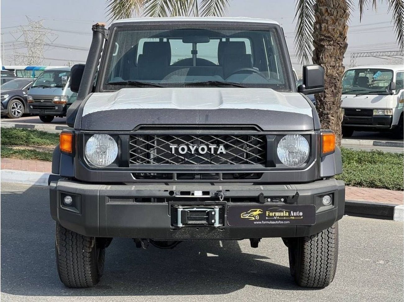 Toyota Land Cruiser Pick Up LC79 4.0L PTR A/T D/C // 2024 // MID OPTION WITH POWER WENDOS , DIFF LOCK , WINCH // SPECIAL OFFER /