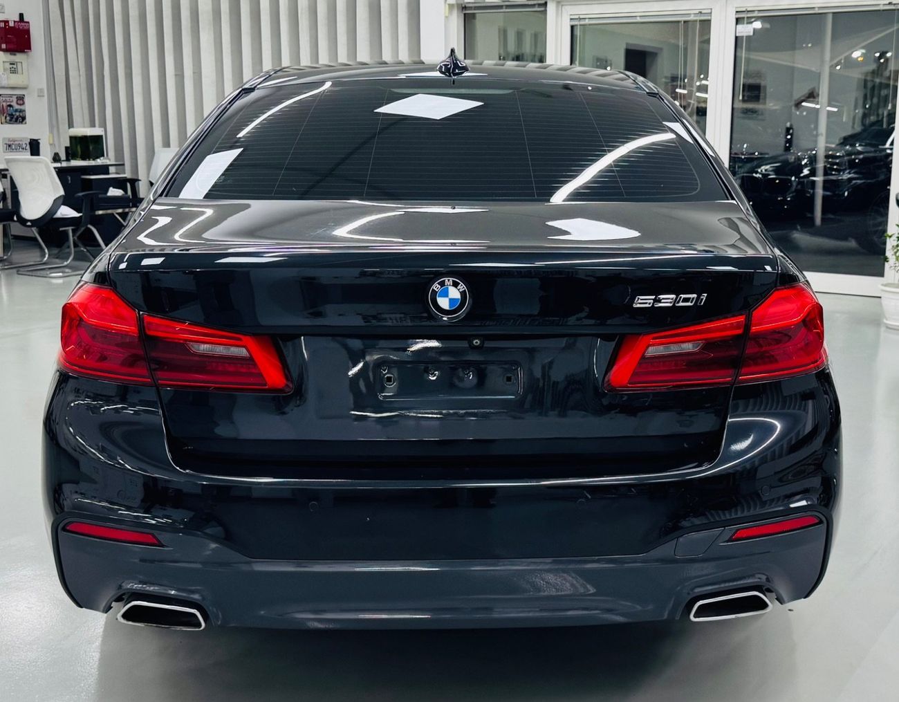 بي أم دبليو 530i Luxury M Sport Package 2.0L