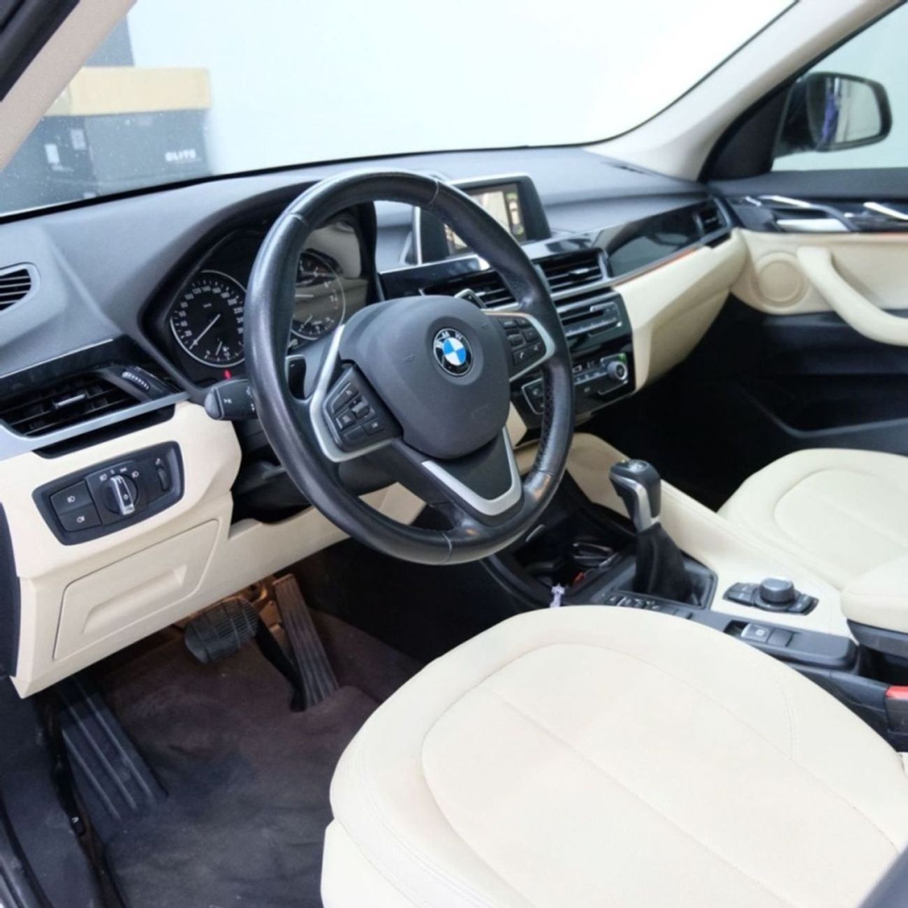 بي أم دبليو X1 sDrive 20i 2.0L BMW X1 SDrive 20i 2017 | AGMC Full Service History | GCC Specs