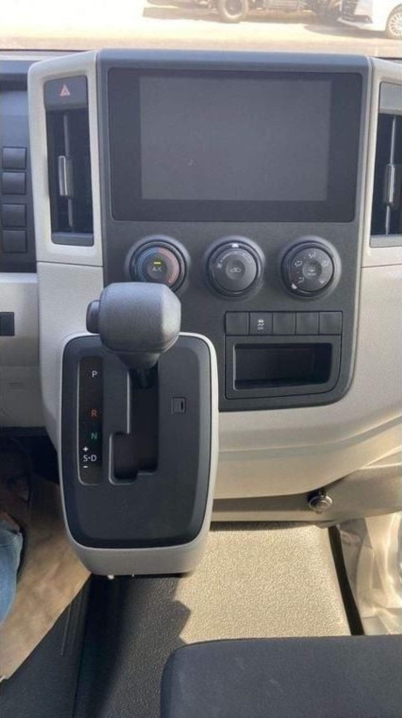 Toyota Hiace Toyota Hiace Cargo STANDARD ROOF 3.5L 6CYL A/T 2025 SWING DOOR