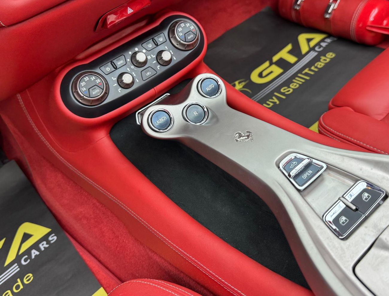 Ferrari California 2010 Ferrari California Convertible, Full Service History, Very Low Kms, Carbon Fiber Package, GCC