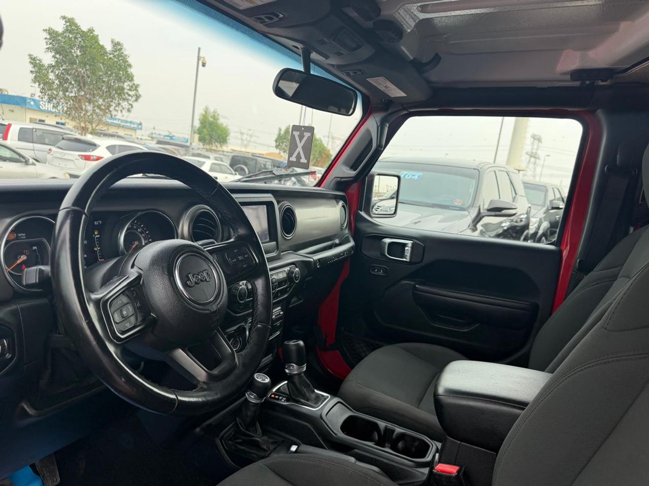 جيب رانجلر LHD-Automatic-Petrol-V4 Cylinder-2.0L-4WD-5 Seats-5 Doors