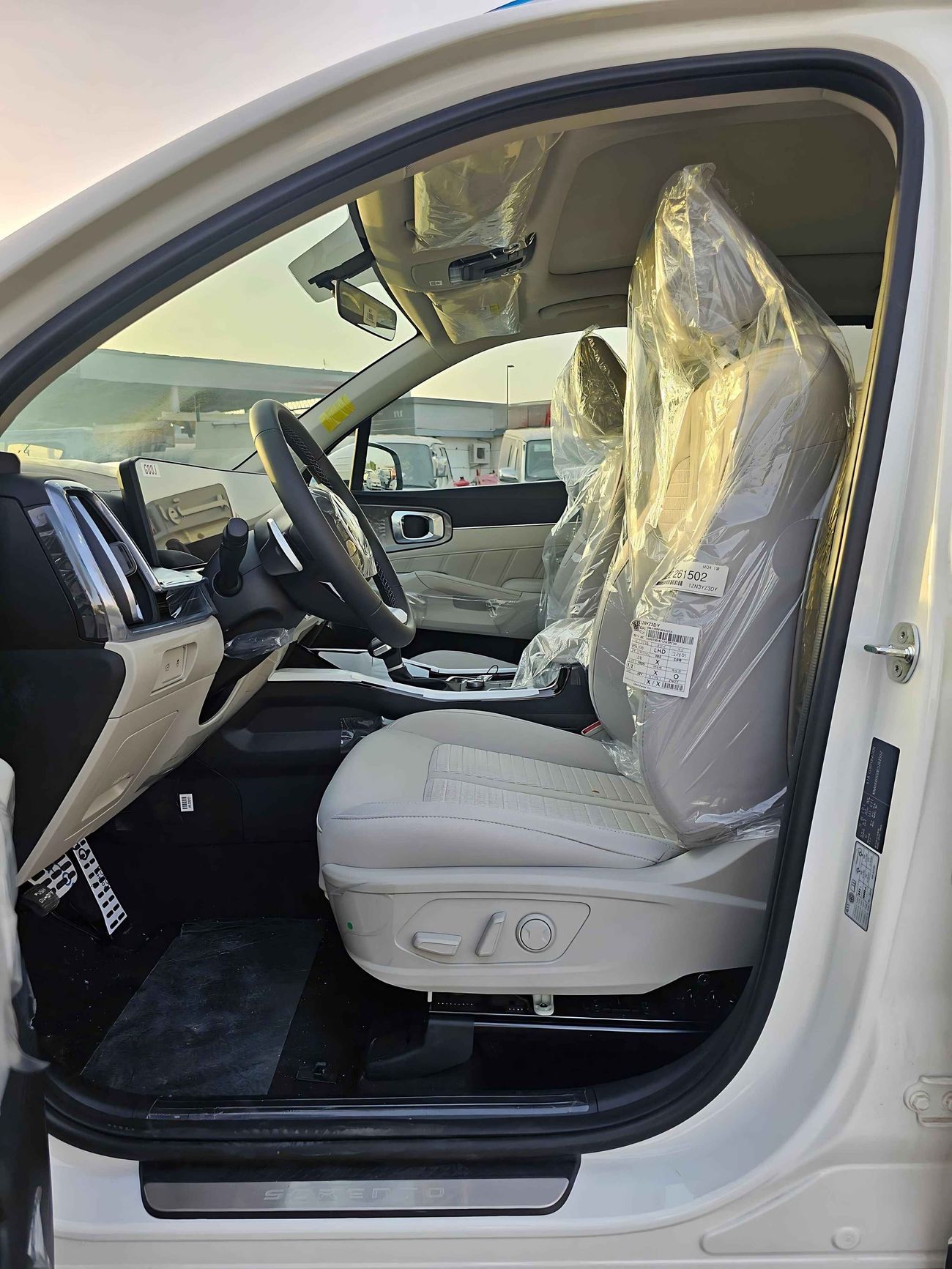 Kia Sorento 2.5 Petrol, Driver Power Seat, Panoramic Roof, 4WD, Full Option (CODE# 68052)