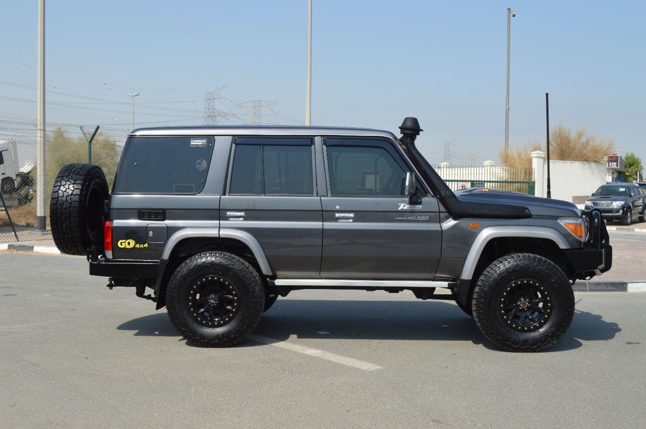 Toyota Land Cruiser 70 5 Door
