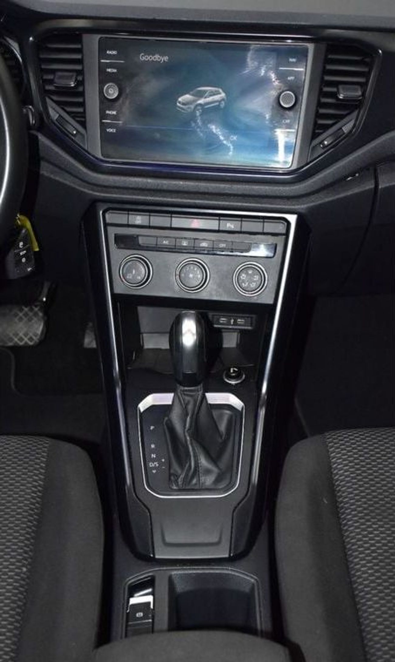 فولكس واجن T ROC EXCELLENT DEAL for our Volkswagen T-ROC ( 2021 Model ) in White Color GCC Specs