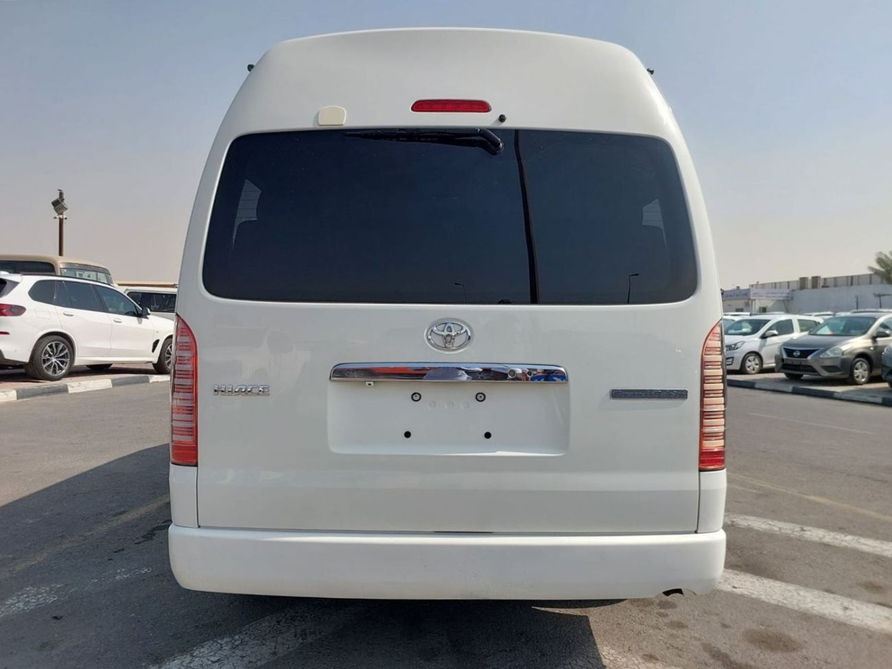 تويوتا هاياس (RAMADAN OFFER) TOYOTA HIACE COMMUTER VAN RHD 2016 MODEL 3.0 L DIESEL AUTOMATIC(PM29828)