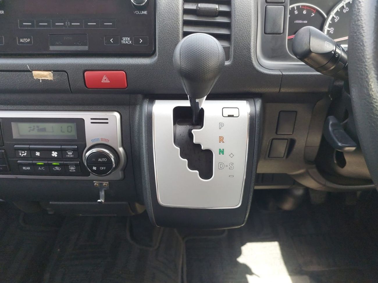 Toyota Hiace TOYOTA HIACE COMMUTER VAN RHD 2019 MODEL 2.7 L PETROL AUTOMATIC(PM06241)