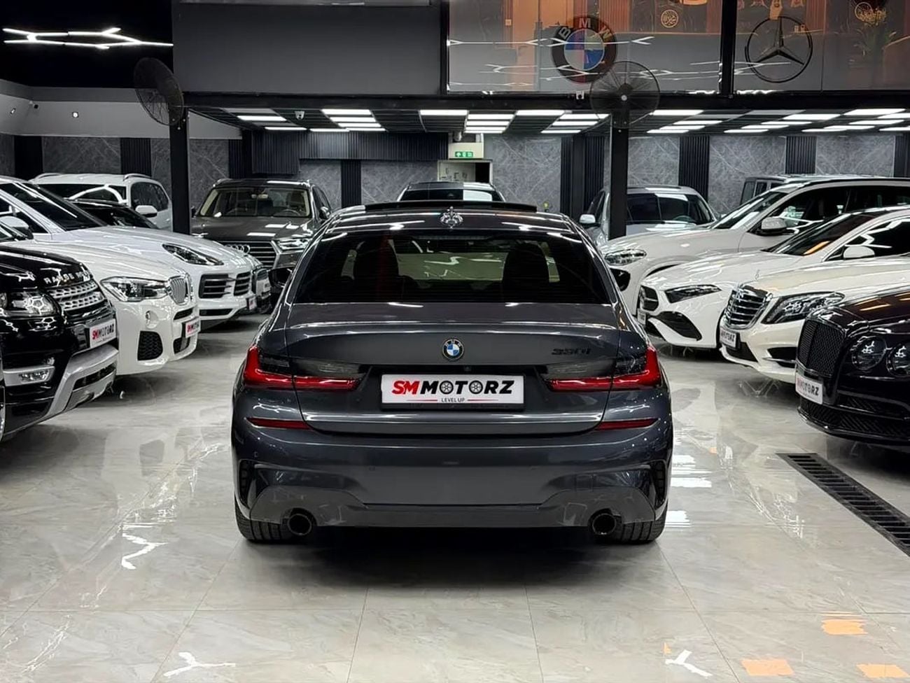 BMW 330i Exclusive 2.0L (255 HP)