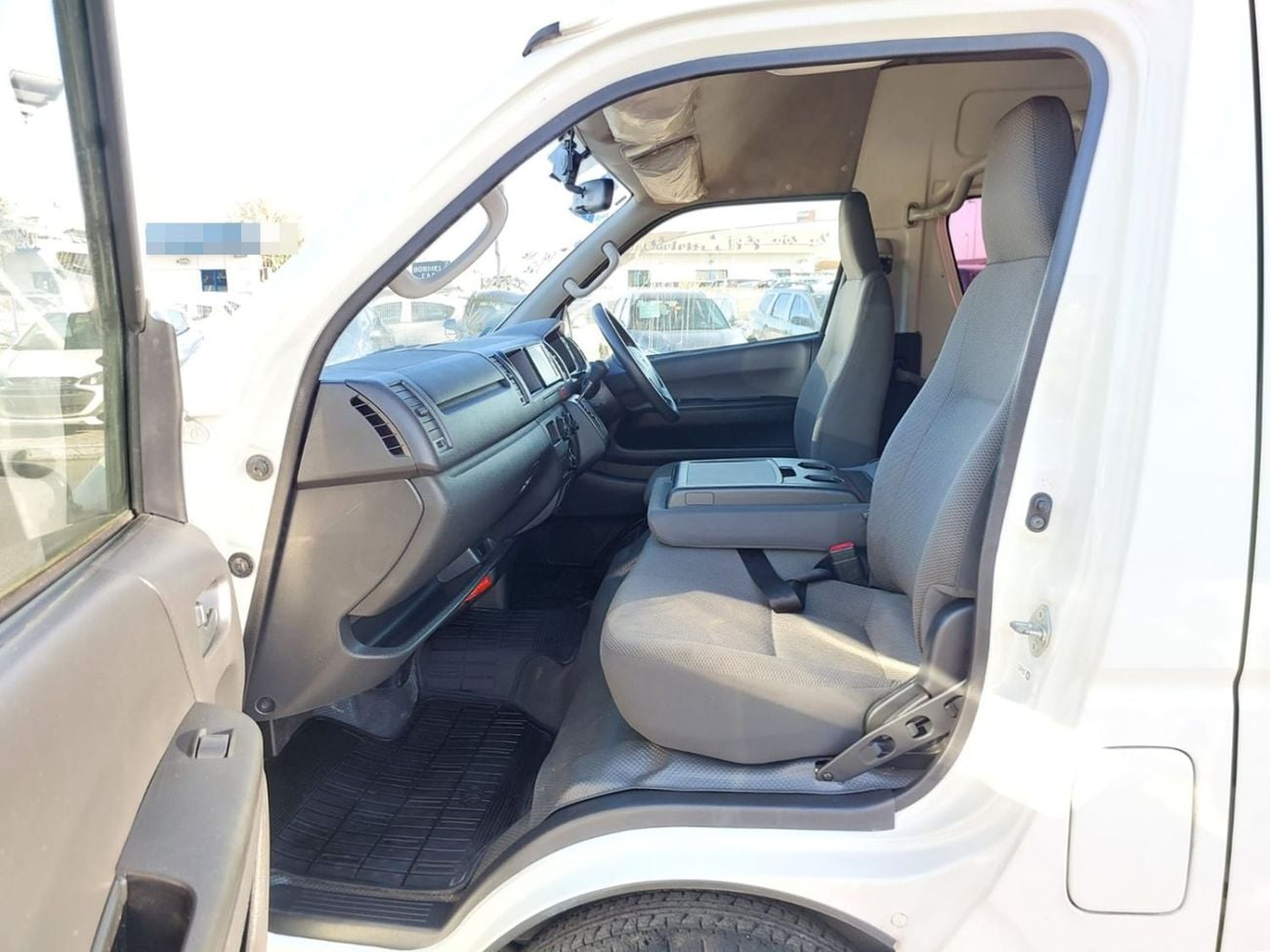 تويوتا هاياس 2015 TOYOTA HIACE VAN DX RHD DIESEL AUTOMATIC 3.0L(PM16720)