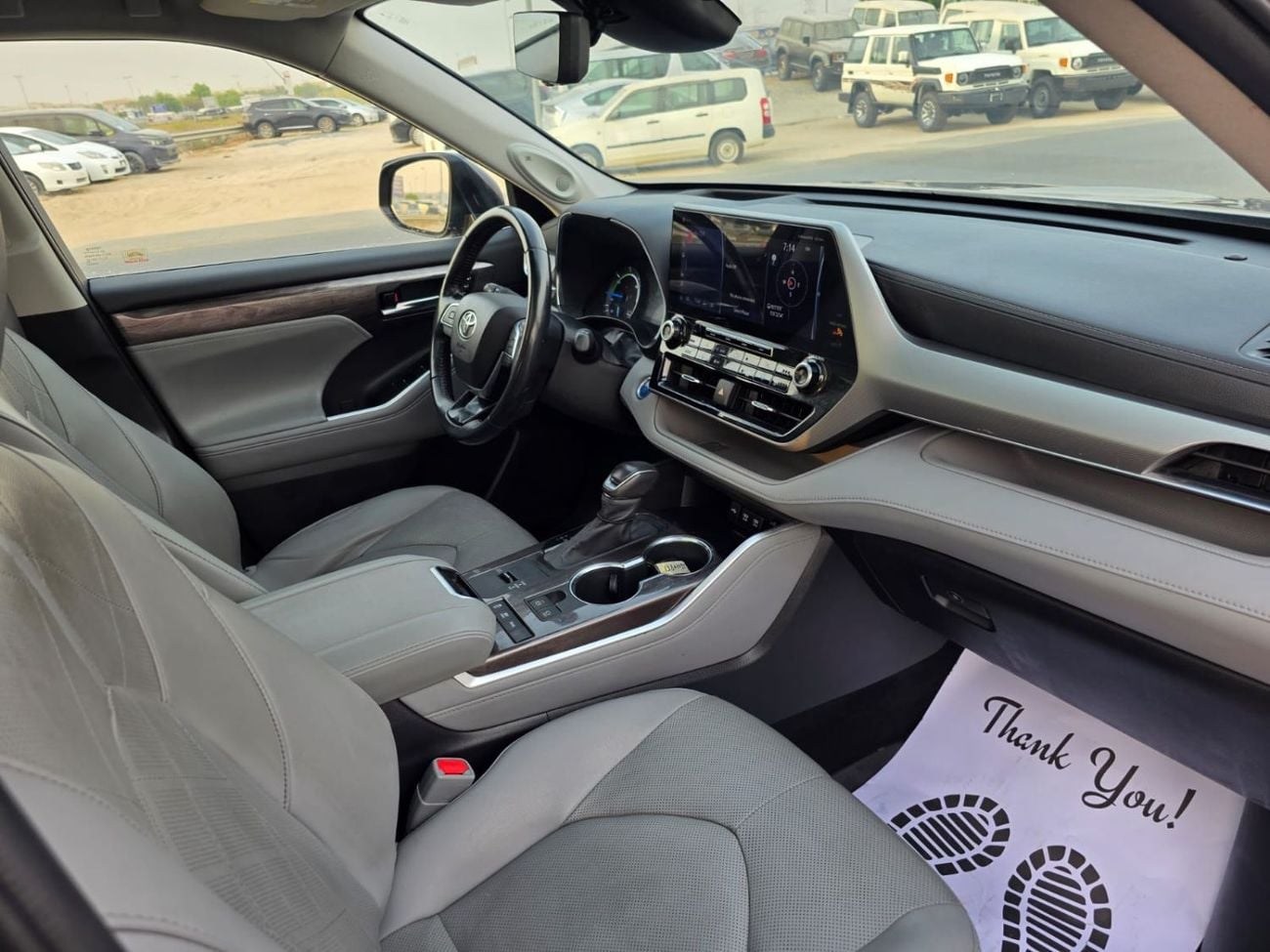 تويوتا هايلاندر Panoramic Roof , 360 camera and Parking sensors