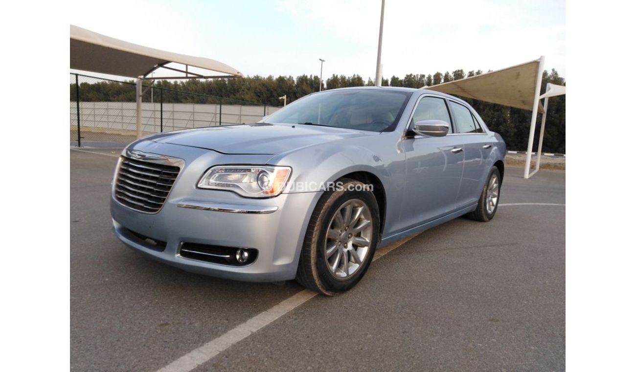 كرايسلر 300C كرايزلر موديل 2012 بحالة ممتازة جدا كامل الموصفات للبيع