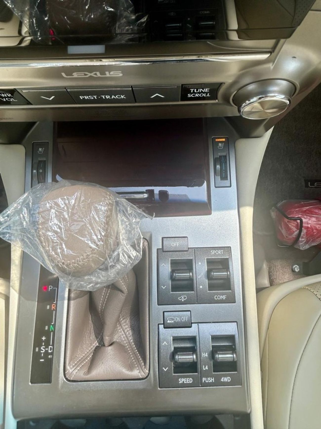 Lexus GX460 Platinum 4.6L FULL OPTION 2017 GCC LOW MILEAGE SINGLE OWNER WITH FSH IN MINT CONDITION