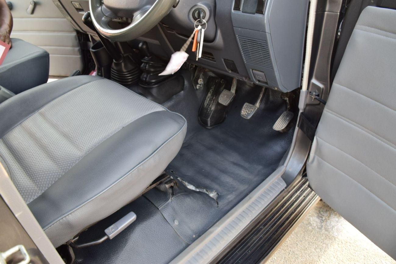 Toyota Land Cruiser 70 Toyota Land Cruiser 70 Hard Top