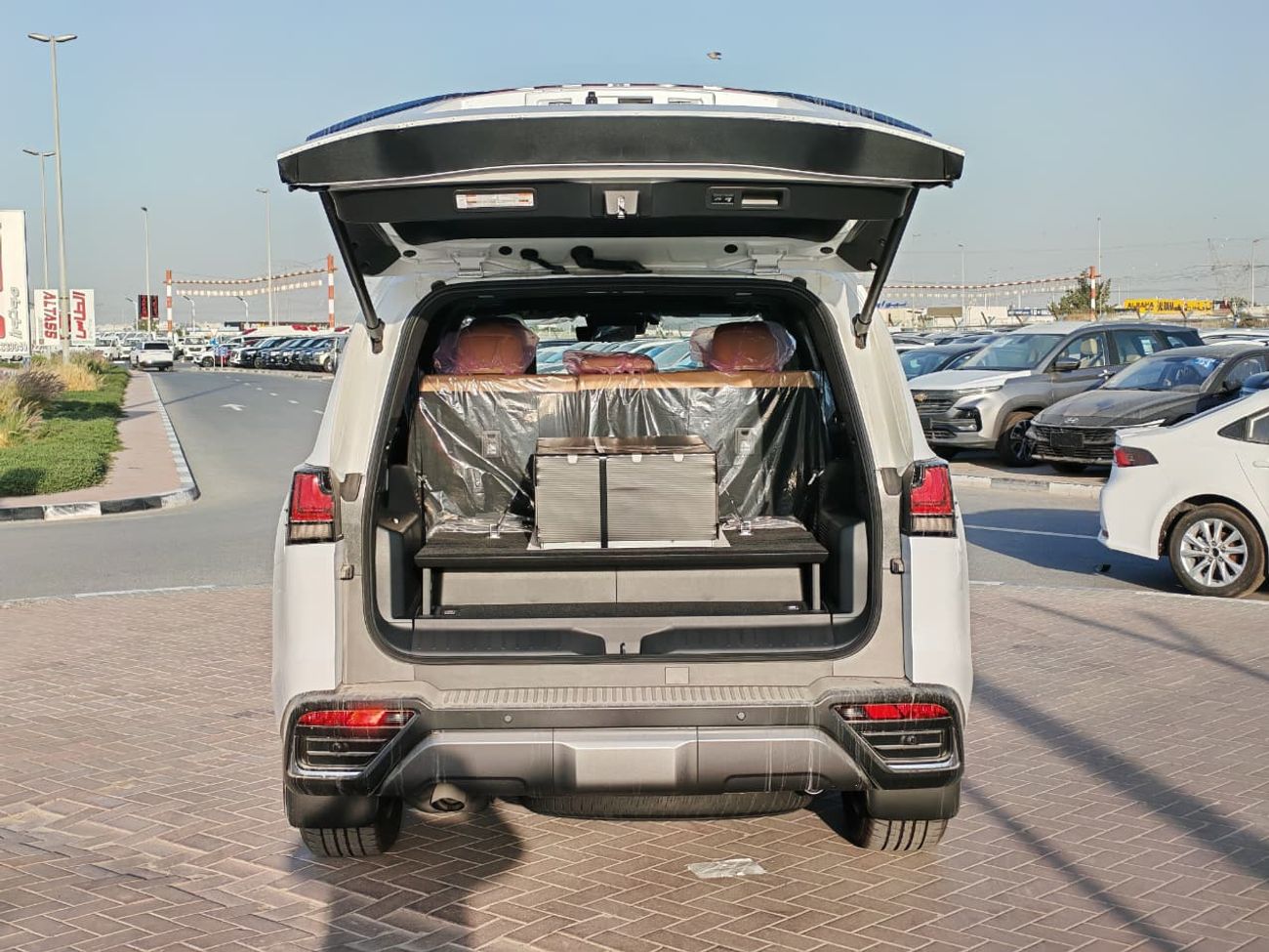 لكزس LX 700h 2026 Lexus LX700h Signature 7-Seater HEV  3.5L V6 Twin-Turbo Petrol A/T 4WD Export Only