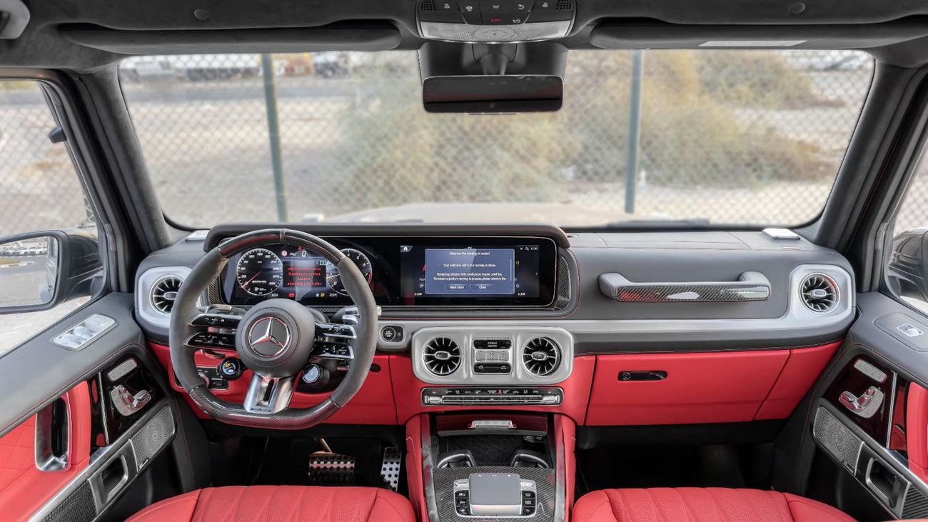 مرسيدس بنز G 63 AMG ستاندارد مرسيدس بنز AMG G 63 موديل 2026، محرك بنزين 4.0 لتر، ناقل حركة أوتوماتيكي (لون ناردو رمادي-أحمر)