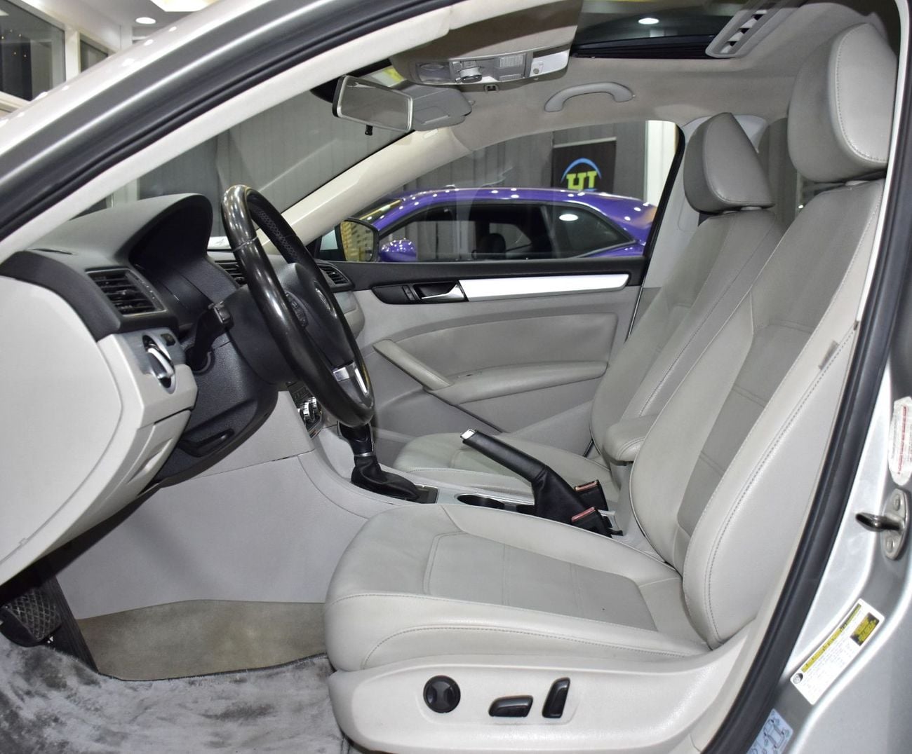 Volkswagen Passat SEL EXCELLENT DEAL for our Volkswagen Passat ( 2013 Model ) in Silver Color Canadian Specs