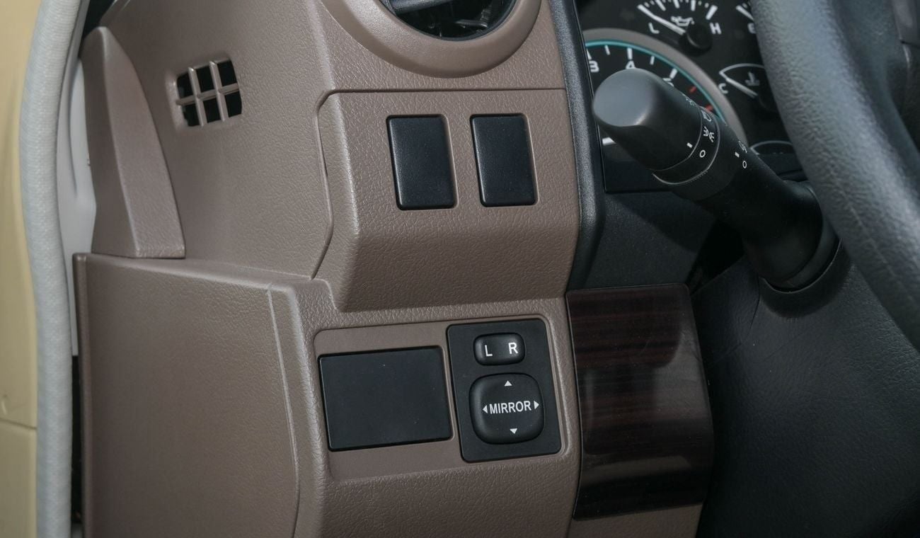 Toyota Land Cruiser 70 LC76 Hardtop 4.0L Petrol V6 5Doors, M/T 2025