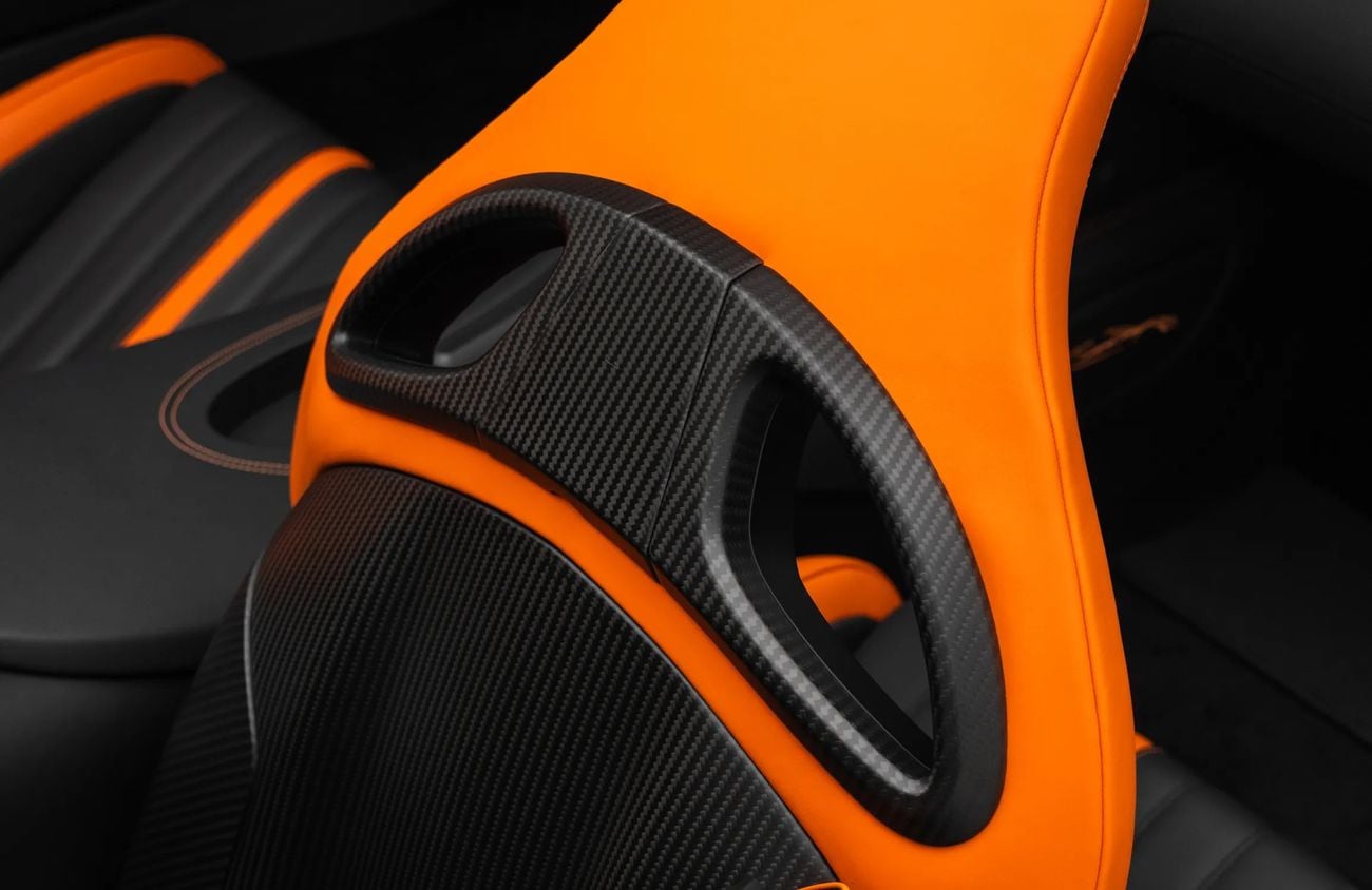 بوغاتي Mistral 8.0L W16 Quad-Turbocharged Engine