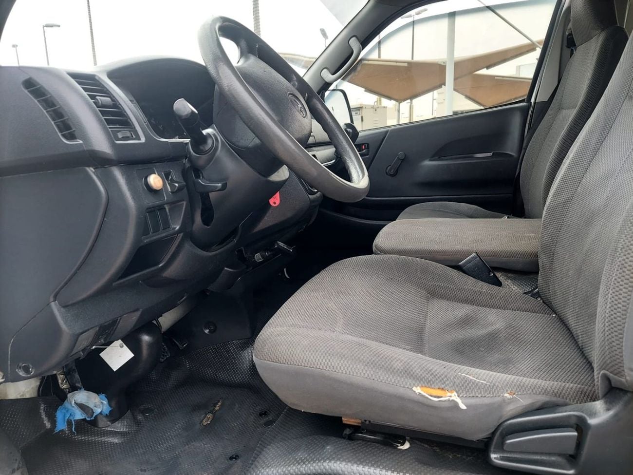 Toyota Hiace 2.7L PETROL 15 SEATER MANUAL TRANSMISSION