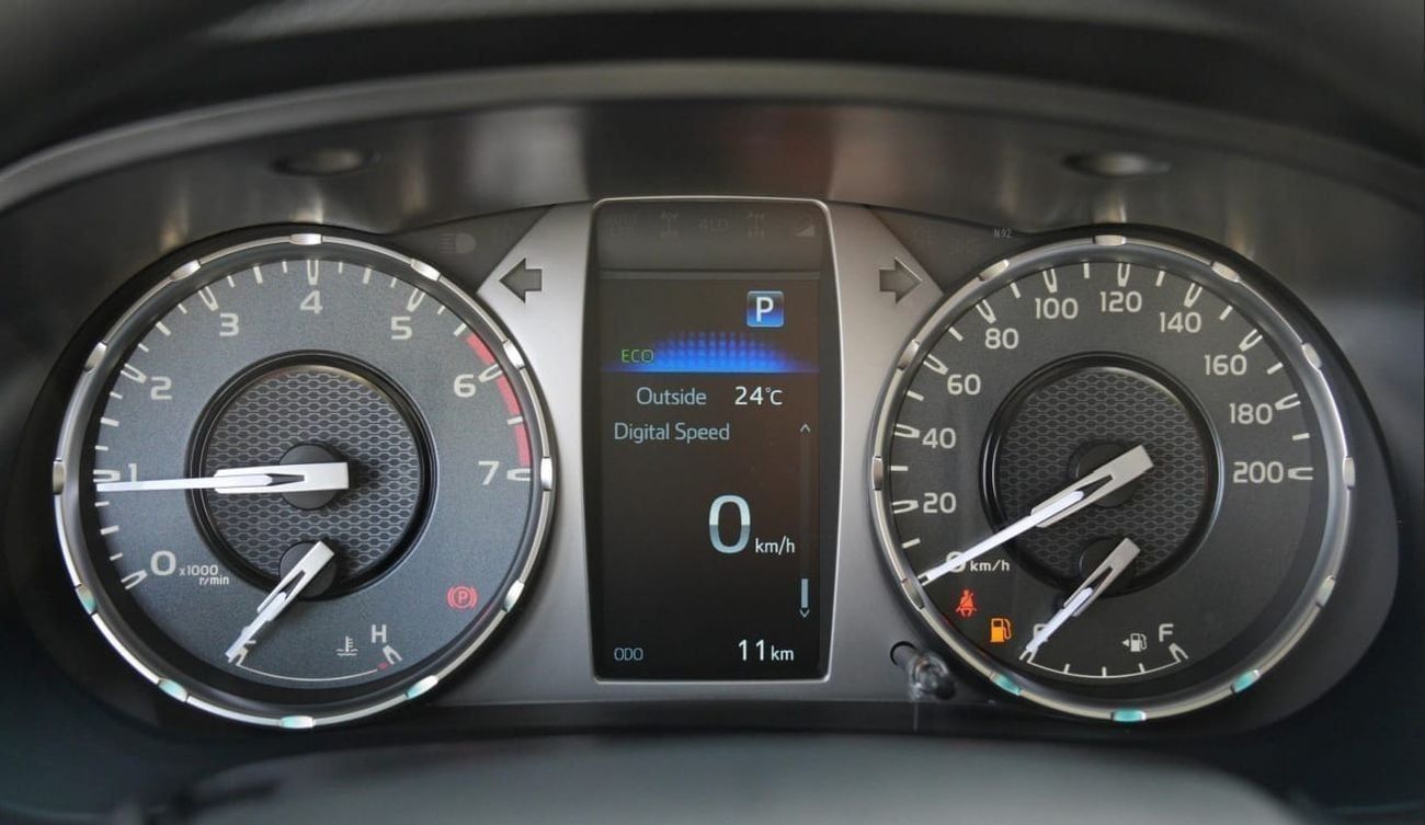تويوتا هيلوكس SR5 2.7L 4WD A/T