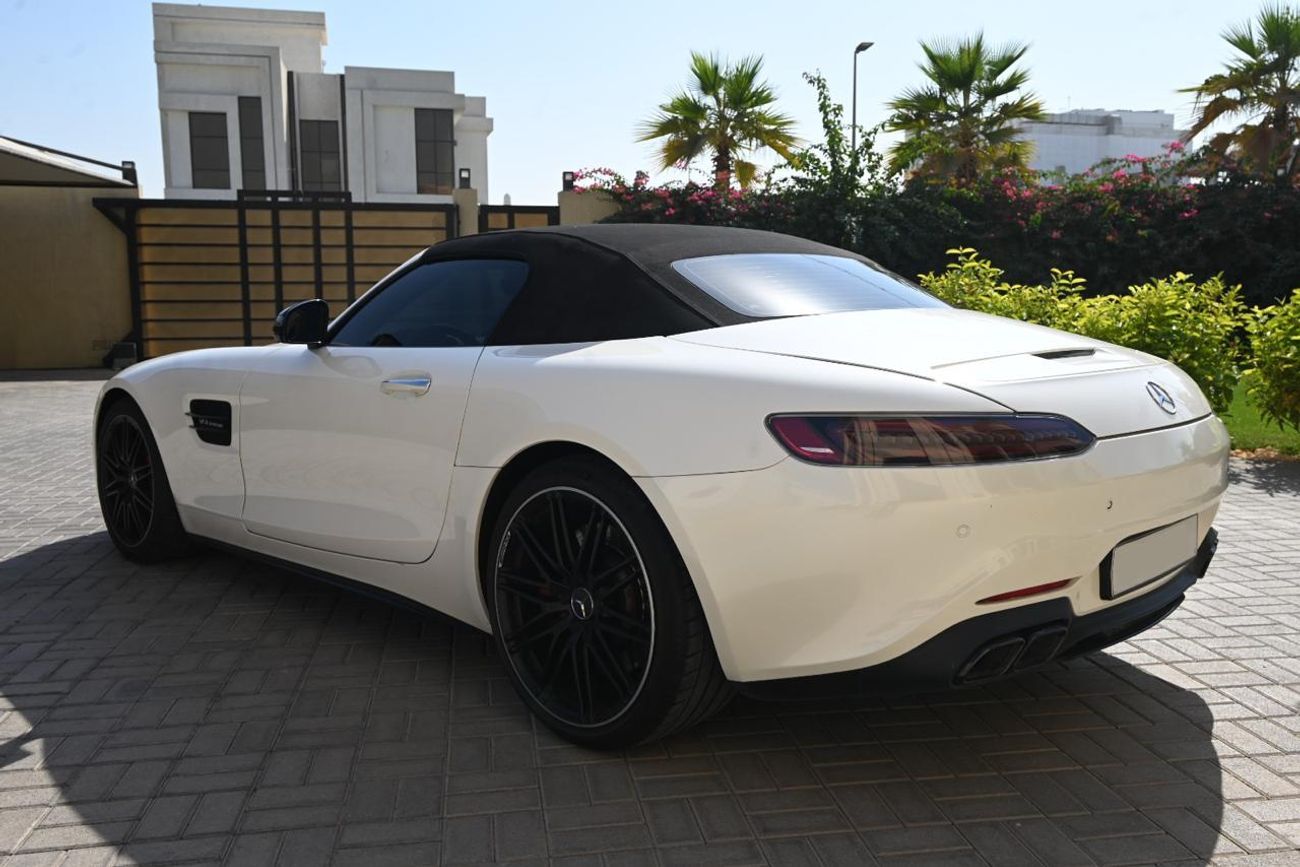 Mercedes-Benz AMG GT EMI 5999 AED - MERCEDES AMG GT 2020 - CONVERTIBLE ROOF  - V8 - LOW MILLAGE - WELL MAINTAINED