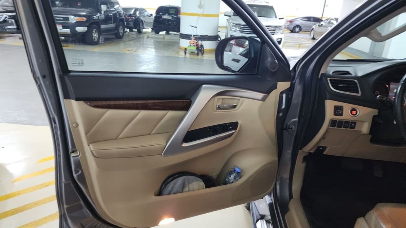 ميتسوبيشي مونتيرو سبورت GLS Premium 3.0L (7 Seater)