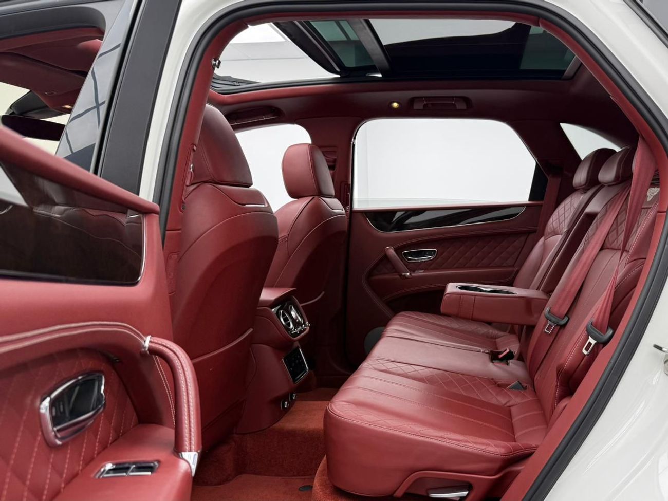 بنتلي بينتايجا 2017 Bentley Bentayga W12, 10/2026 Bentley Warranty, Bentley Full Service History, GCC