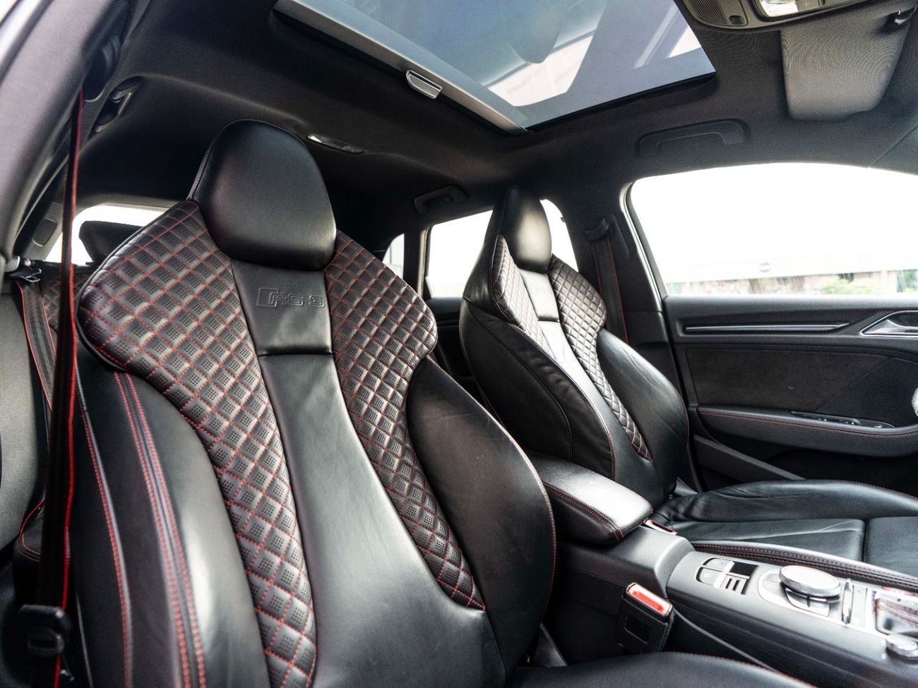 Audi RS3 TFSI quattro 2.5L (362 HP) Hatchback