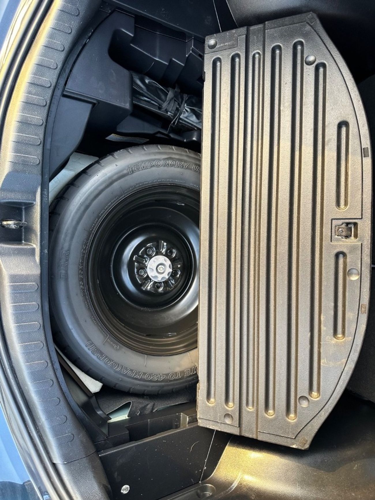 Toyota RAV4 XLE 4WD sunroof  full Option